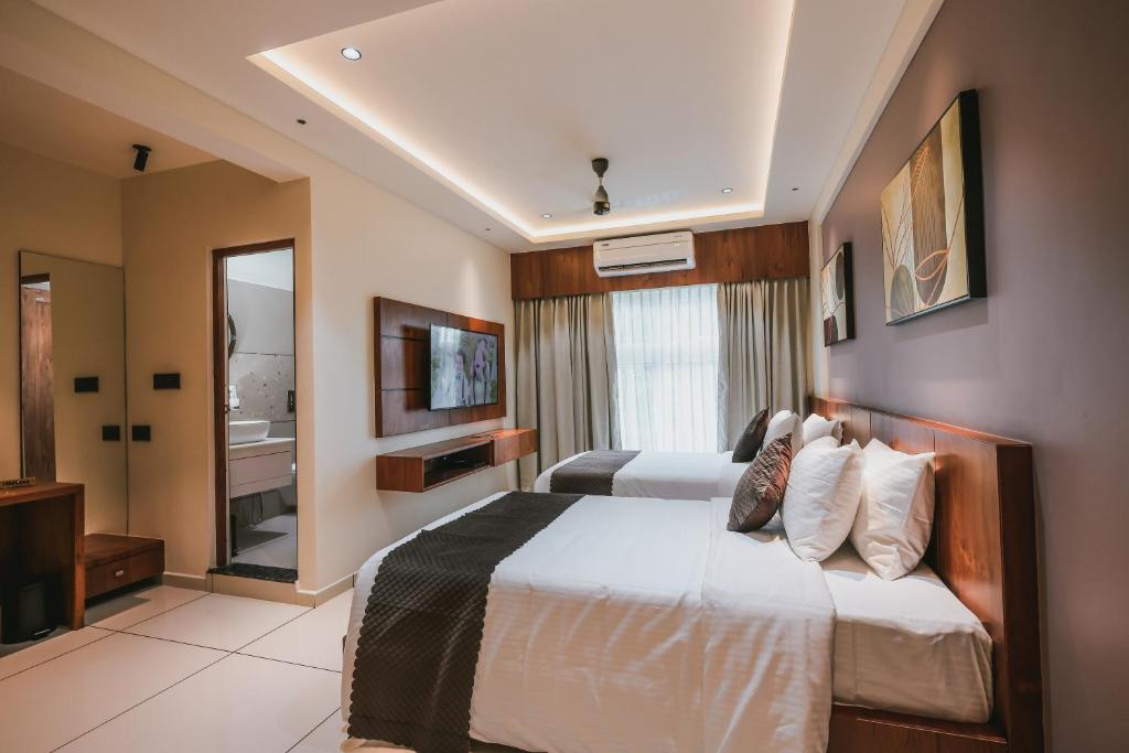 Postel nebo postele na pokoji v ubytování Fortview Suites