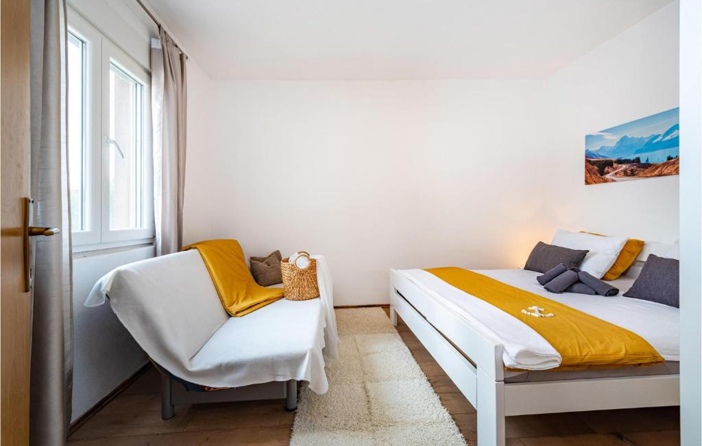 Postel nebo postele na pokoji v ubytování 1 Bedroom Amazing Home In Zelengrad