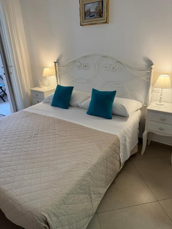 En eller flere senger på et rom på Alba b&b