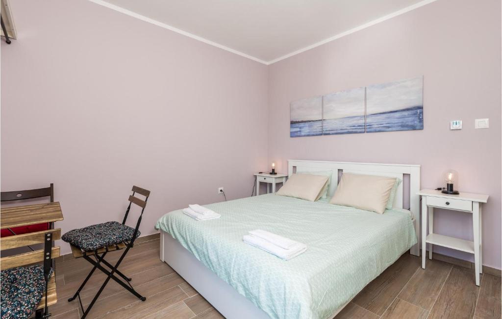 Posteľ alebo postele v izbe v ubytovaní 4 Bedroom Beautiful Home In Veprinac