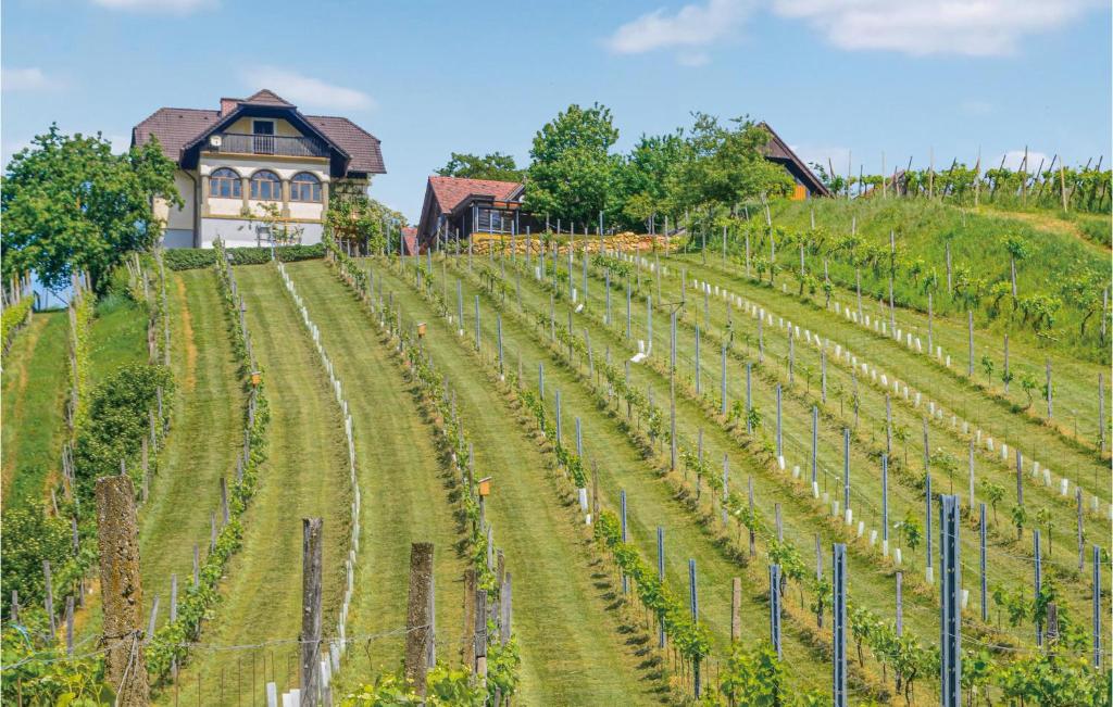 Vonkajšia záhrada v ubytovaní Ferienhaus Mit Pool Und Sauna