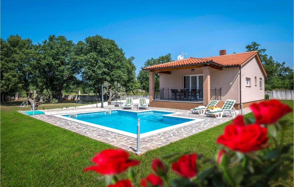 Bazén v ubytovaní Two-Bedroom Holiday Home In Vodnjan alebo v jeho blízkosti