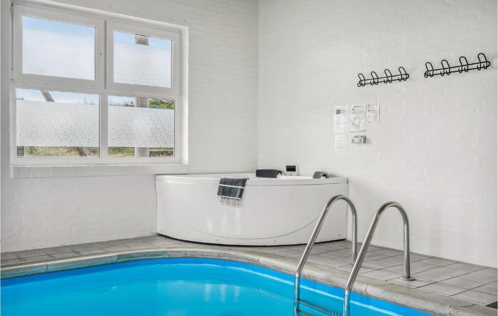 Bazén v ubytování Holiday Home Søholmvej Hvide Sande Denm nebo v jeho okolí