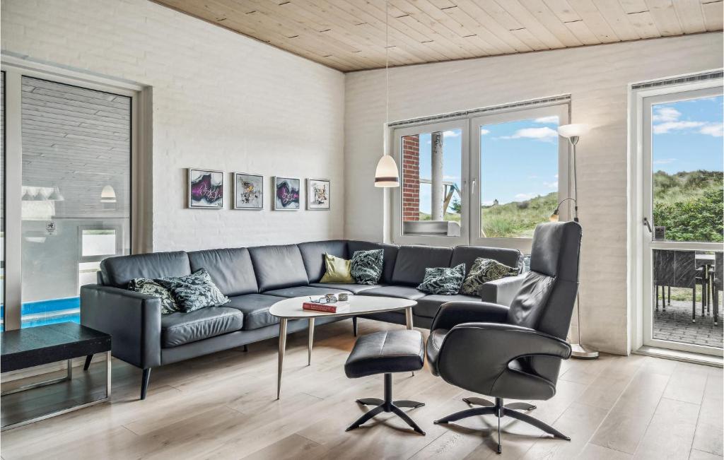 Posezení v ubytování Holiday Home Søholmvej Hvide Sande Denm