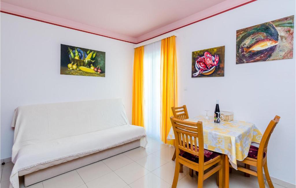 Posteľ alebo postele v izbe v ubytovaní One-Bedroom Apartment In Slano