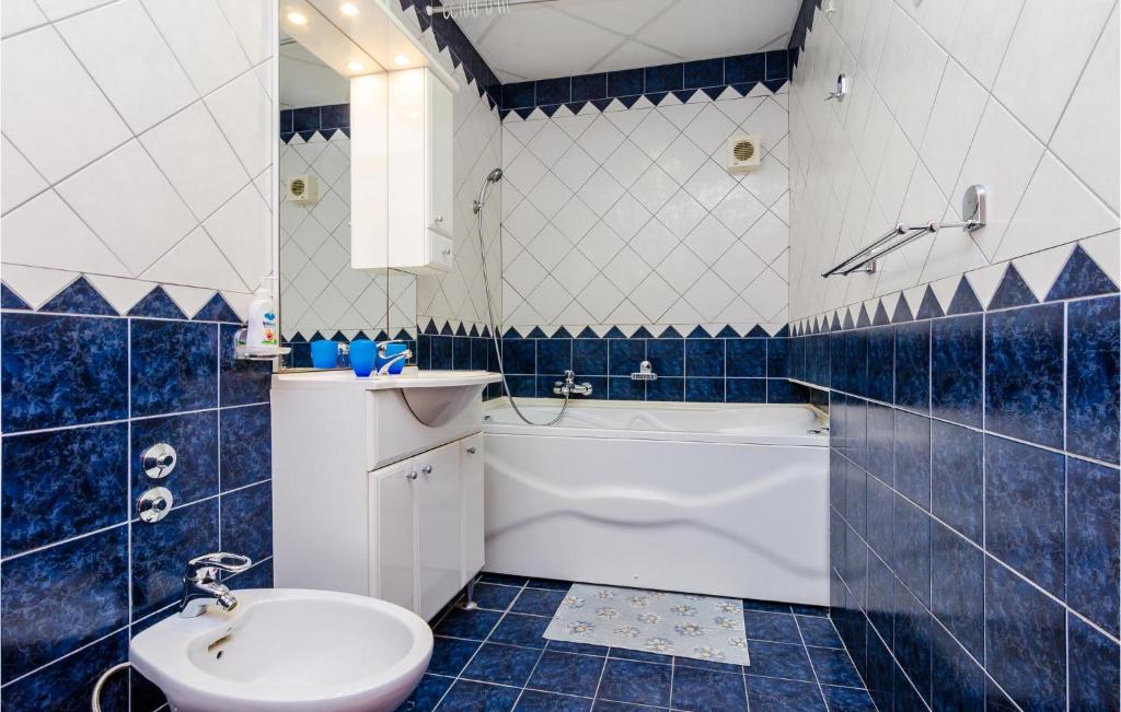 Kúpeľňa v ubytovaní One-Bedroom Apartment In Slano
