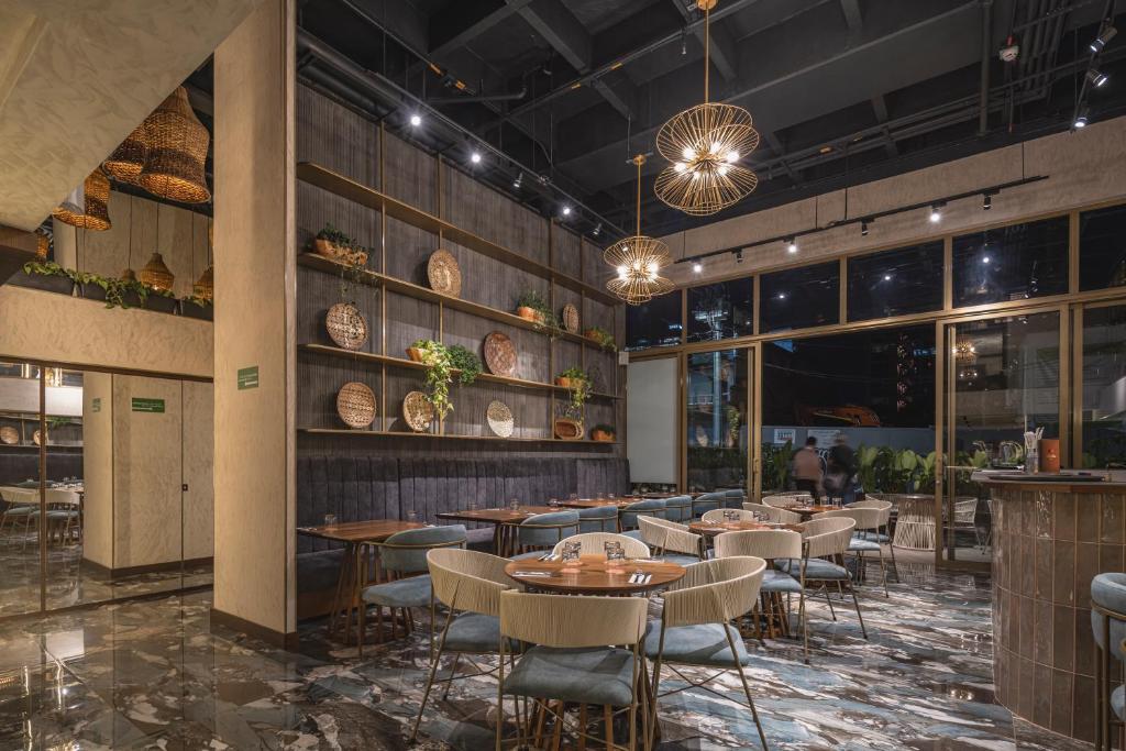 Hoteles en el Poblado, Medellin 609969280