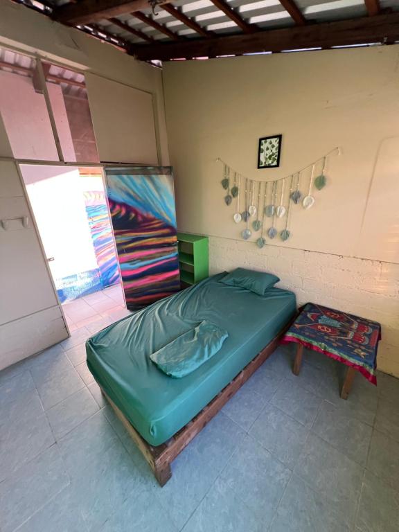 Giường trong phòng chung tại Pipeline Hostel