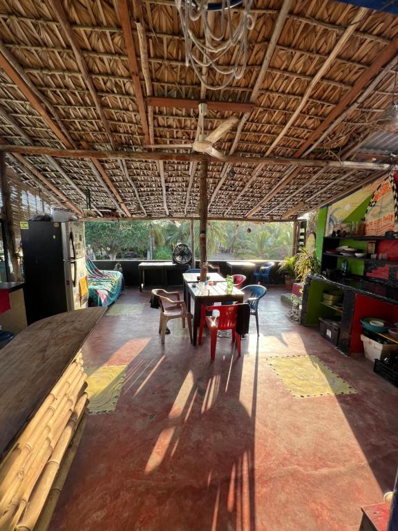 Khu vực ghế ngồi tại Pipeline Hostel