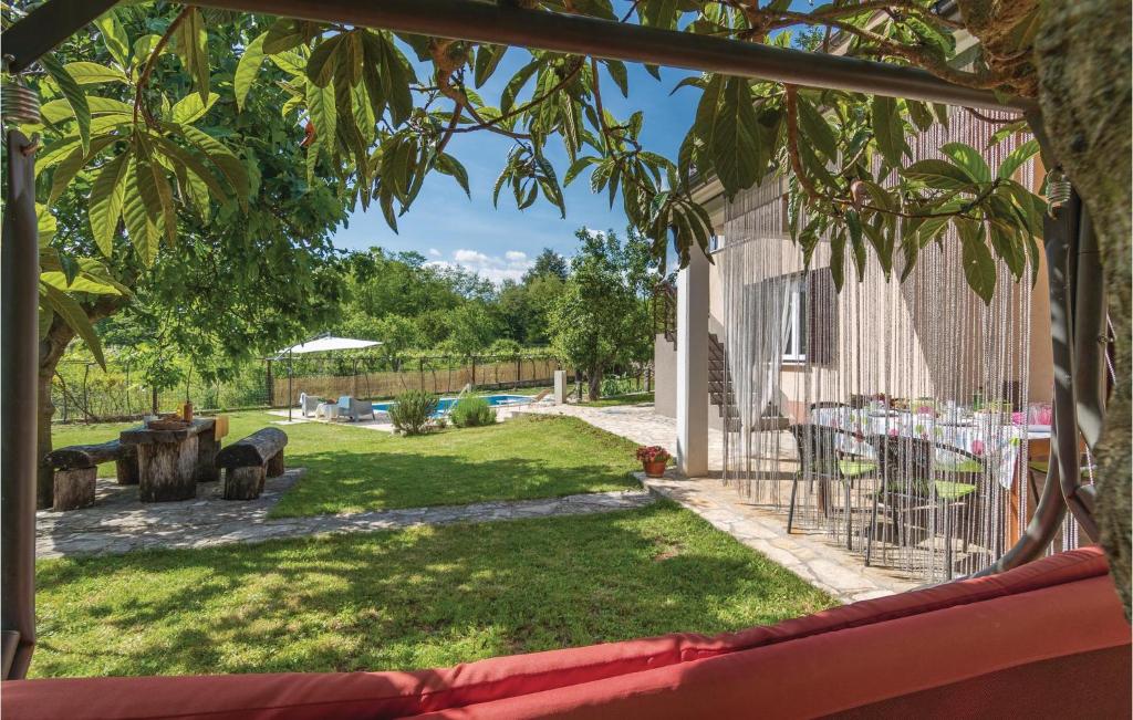 Ogród w obiekcie Holiday Home Cere Cere Ii