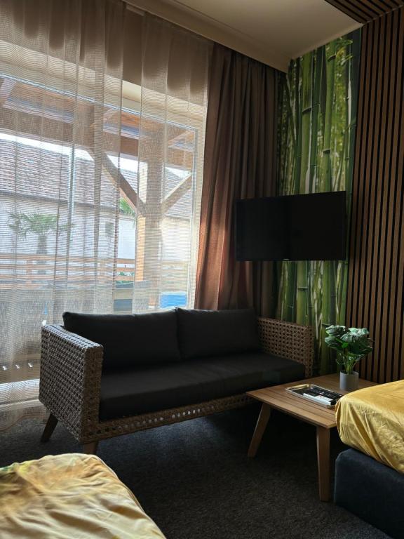 Dunavölgyi Vendégház Akasztó - Chambre Simple Avec Vue De La Piscine