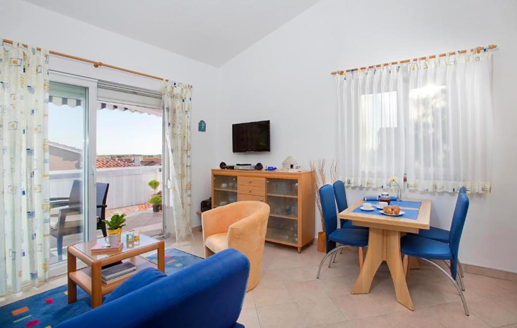2 Bedroom Awesome Apartment In Vabriga