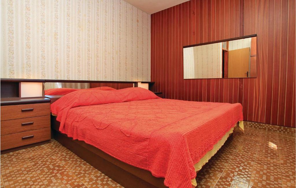 Łóżko lub łóżka w pokoju w obiekcie Holiday Home Prigradica Bb