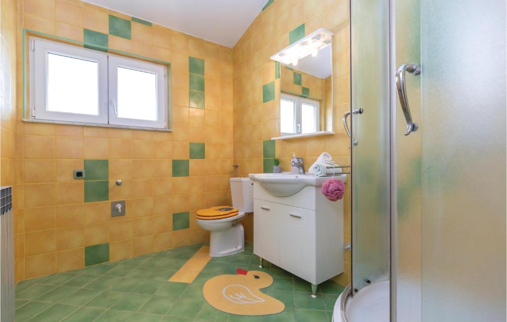 Koupelna v ubytování Three-Bedroom Apartment In Rogotin