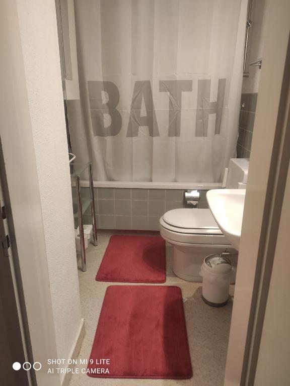 A bathroom at Single Room In Very Quiet & Cosy House With Garden