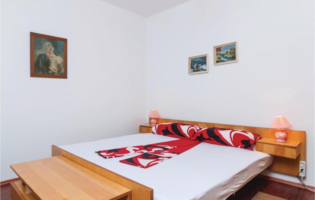 Postel nebo postele na pokoji v ubytování Holiday Home Orebic With Sea View I