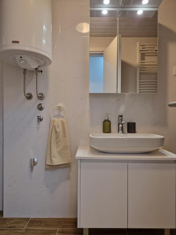 Koupelna v ubytování APARTMAN PLAVA LAGUNA -Crnjanski