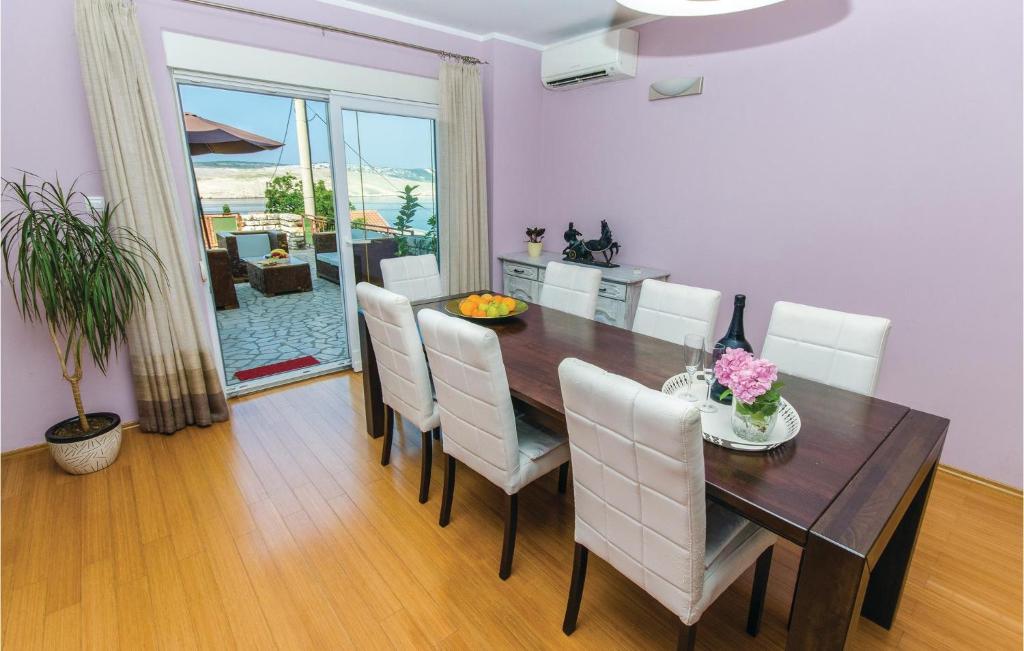 Fotografia z galérie ubytovania 3 Bedroom Beautiful Home In Jadranovo v destinácii Jadranovo
