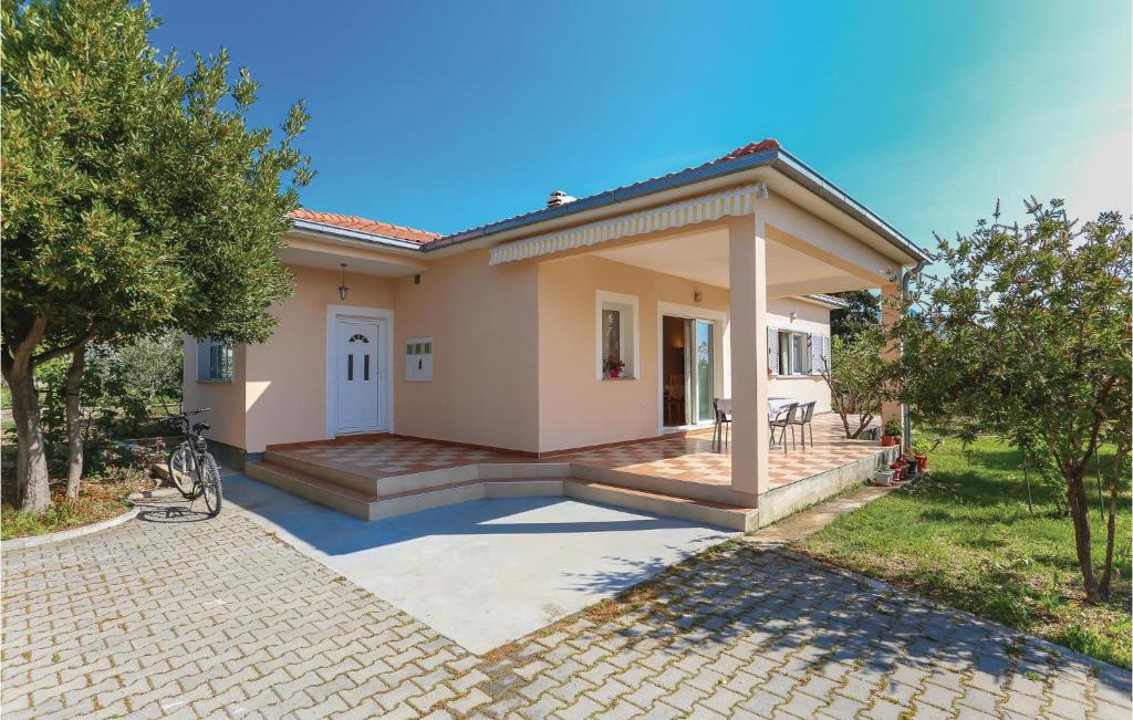 Three-Bedroom Holiday Home In Kastel Stafilic