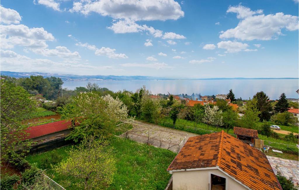 2 Bedroom Lovely Apartment In Lovran