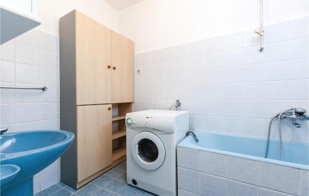 Koupelna v ubytování Four-Bedroom Holiday Home In Stobrec