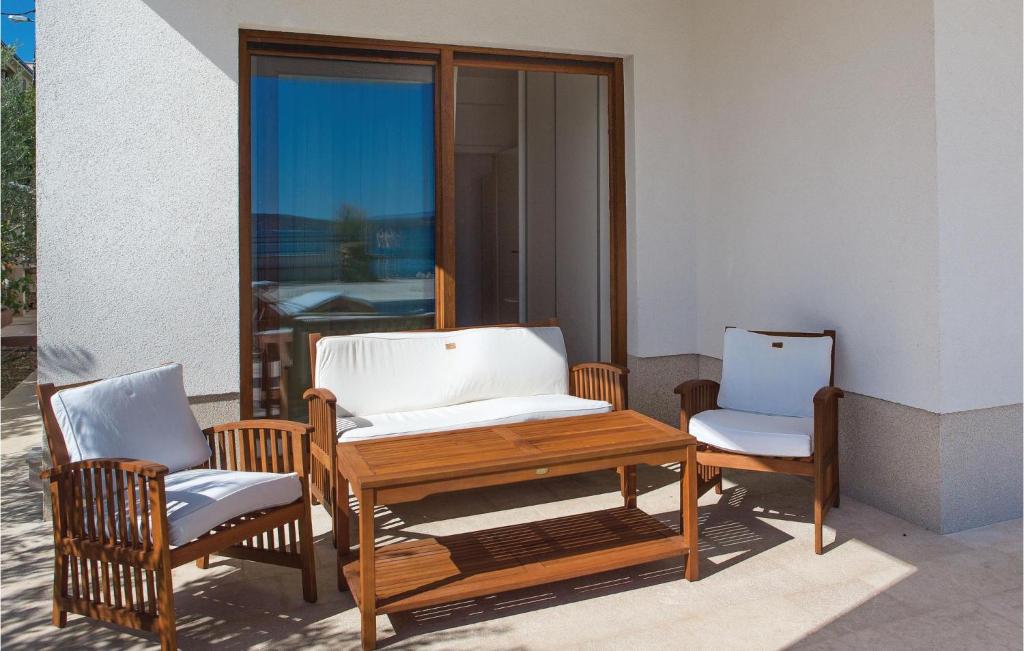 Posezení v ubytování Five-Bedroom Holiday Home In Kastel Stafilic