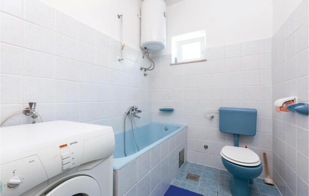 Koupelna v ubytování Four-Bedroom Holiday Home In Stobrec