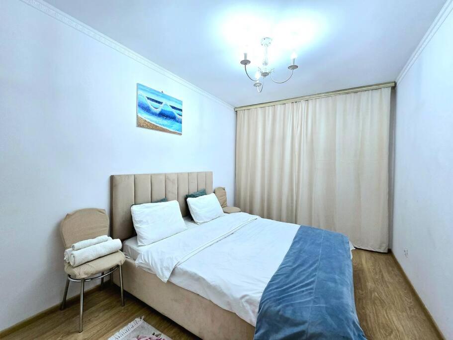 Postel nebo postele na pokoji v ubytování Аэропорт-Астана двухкомнатная 534