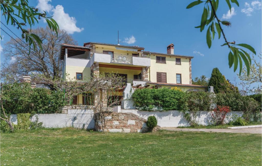 Zahrada ubytování Two-Bedroom Apartment In Veli Jezenj