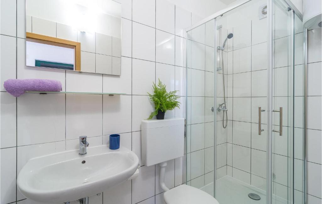 Kúpeľňa v ubytovaní Two-Bedroom Holiday Home In Zastrazisce