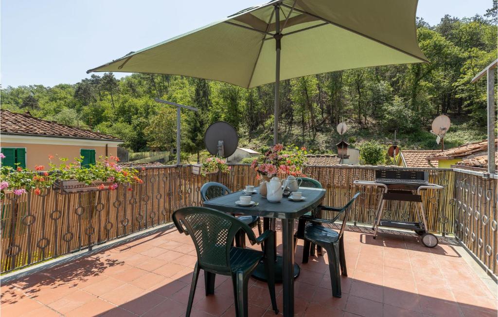 Balkoni atau teres di 2 Bedroom Lovely Home In Valpromaro