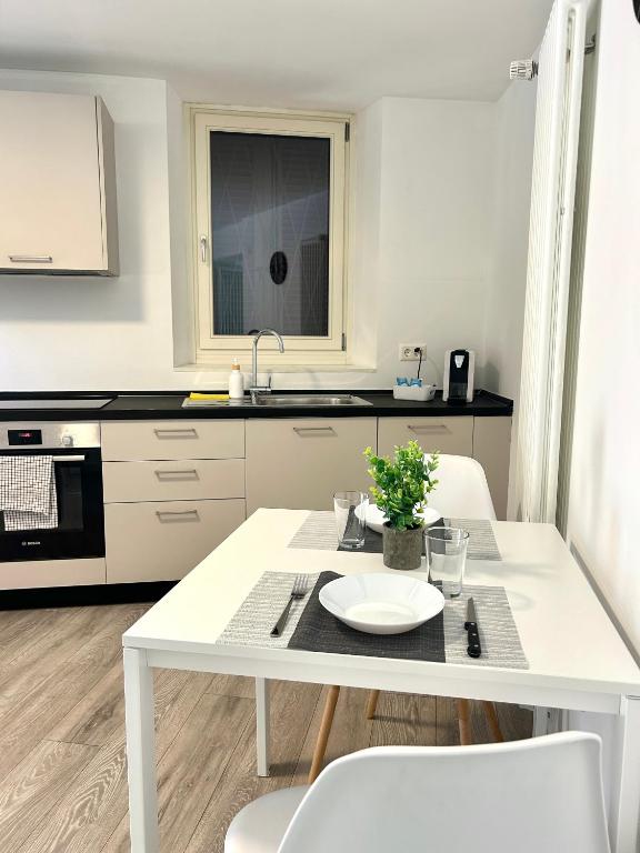 The Lakeside Apartment - Strategic position!