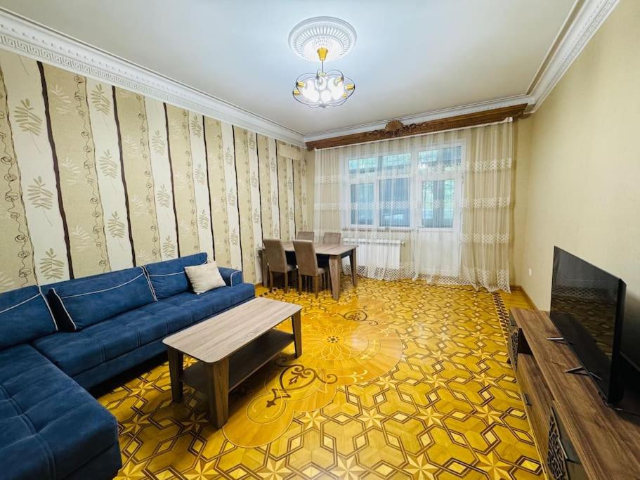 Ruang duduk di COP-29 apartment