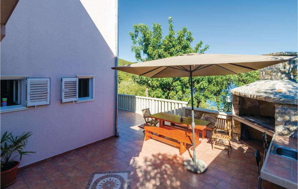 Balkón nebo terasa v ubytování Six-Bedroom Holiday Home In Sipan