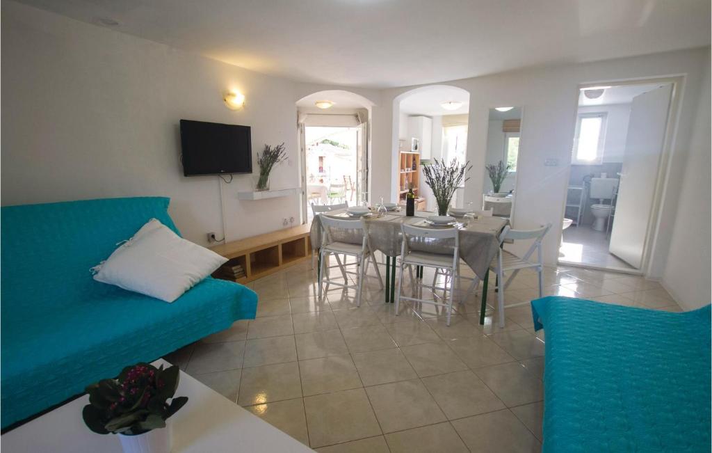 TV a/nebo společenská místnost v ubytování Holiday Home Santalezi Croatia