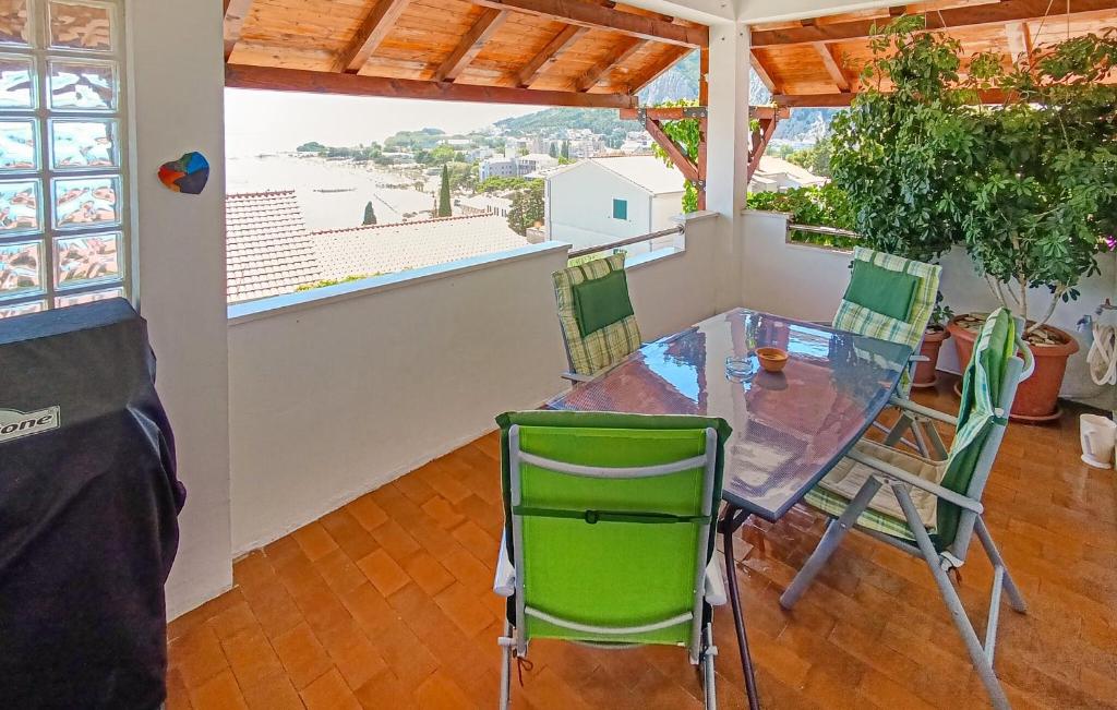 Balkón alebo terasa v ubytovaní Apartment Omis With Sea View 04