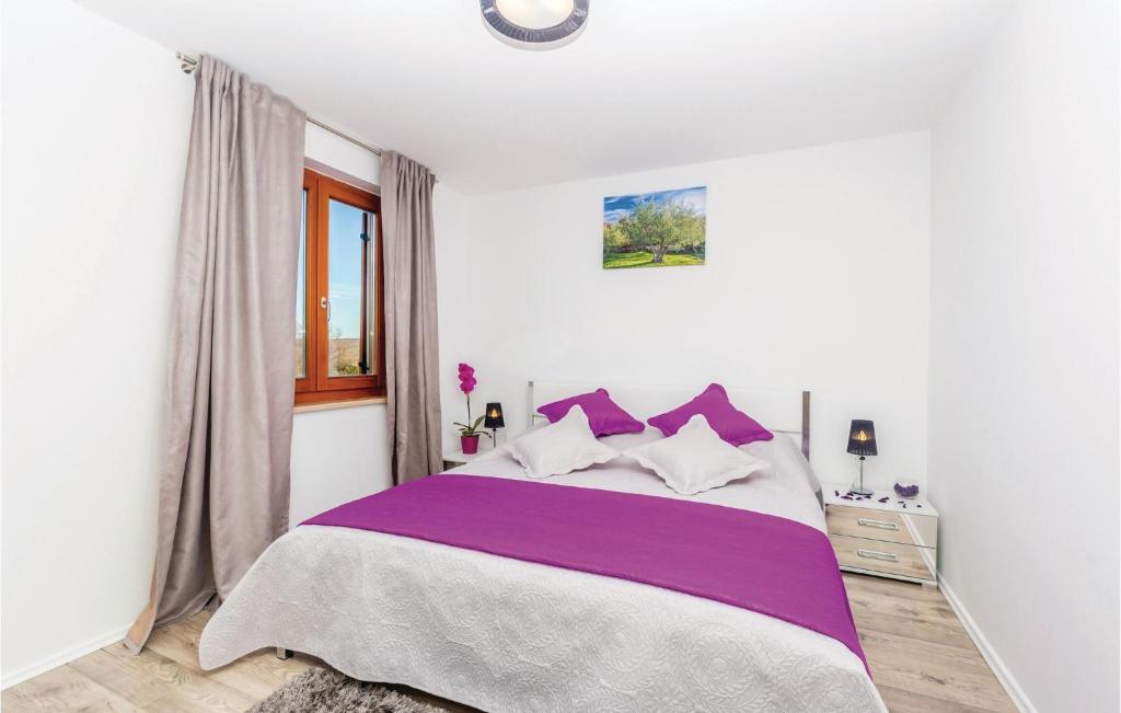 Posteľ alebo postele v izbe v ubytovaní Nice Apartment In Krk With Wifi