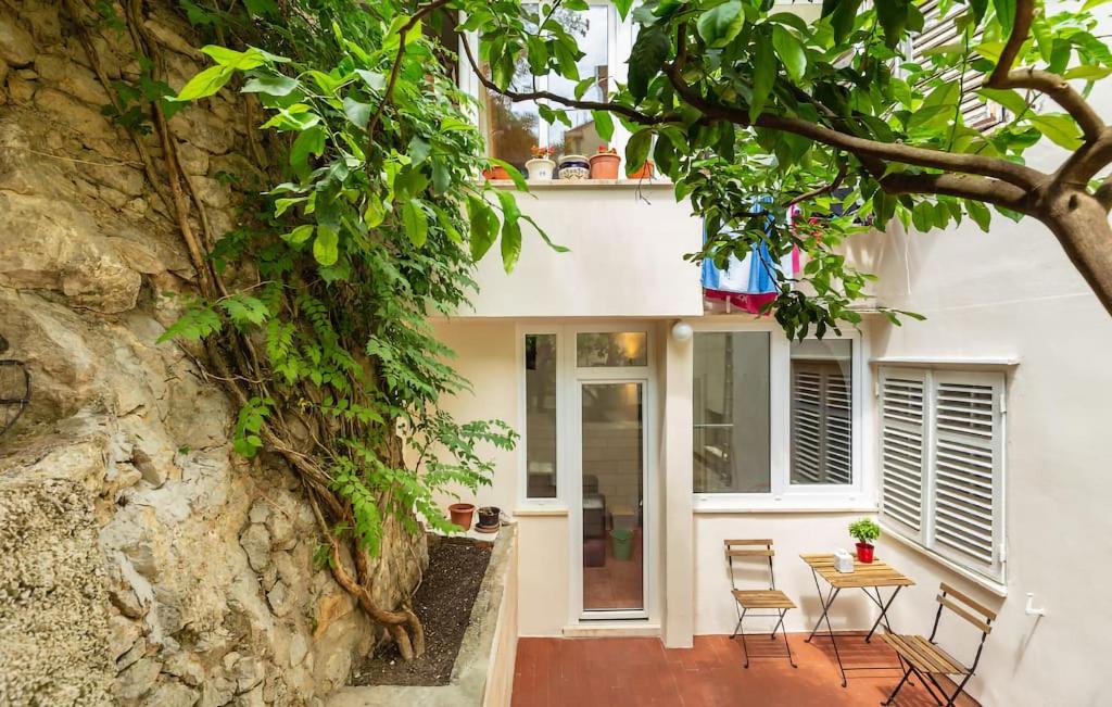 Balkón alebo terasa v ubytovaní 2 Bedroom Nice Apartment In Dubrovnik