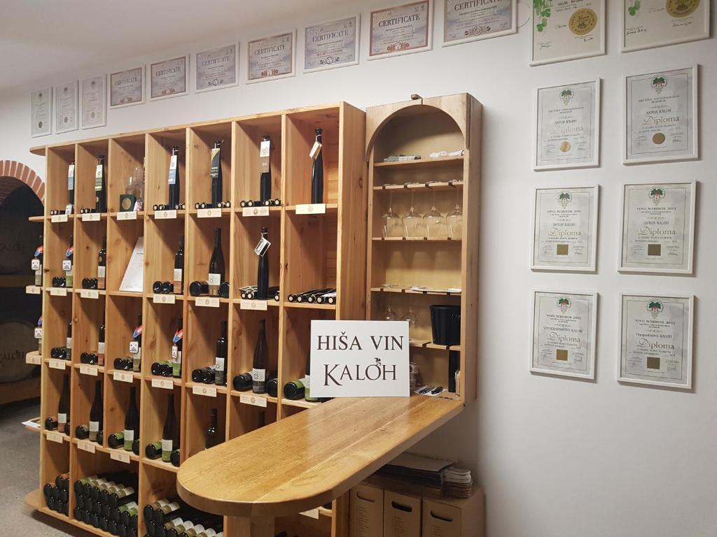 Certifikát, hodnocení, plakát nebo jiný dokument vystavený v ubytování Wine House Kaloh