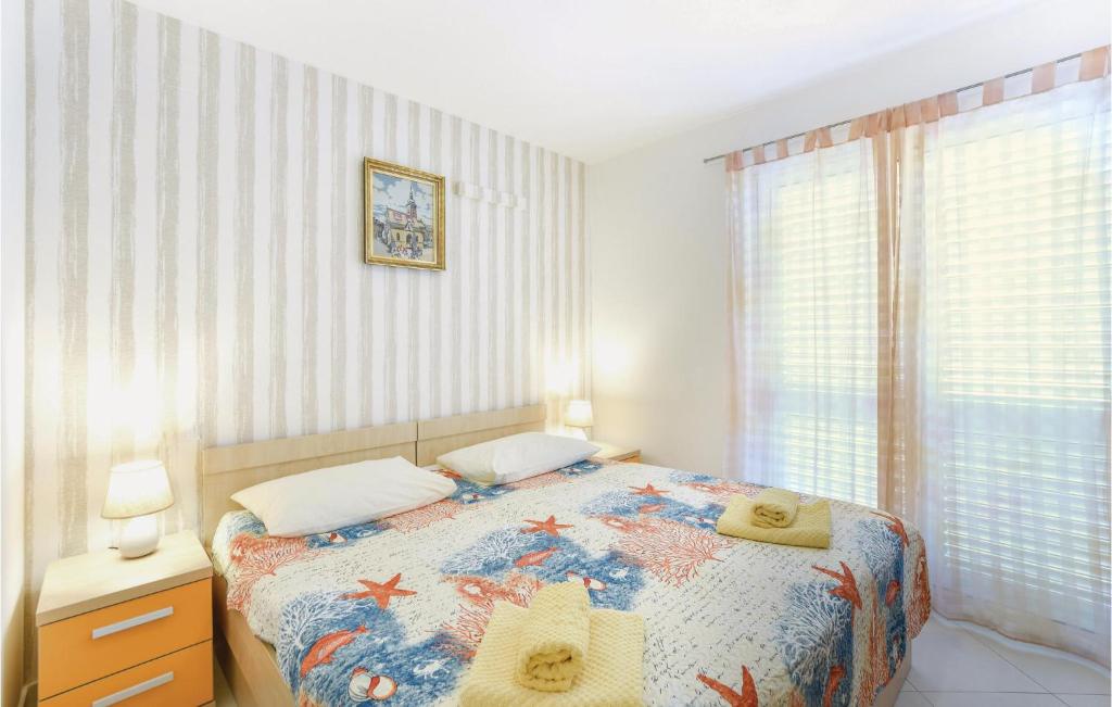 Postel nebo postele na pokoji v ubytování One-Bedroom Apartment In Stanici