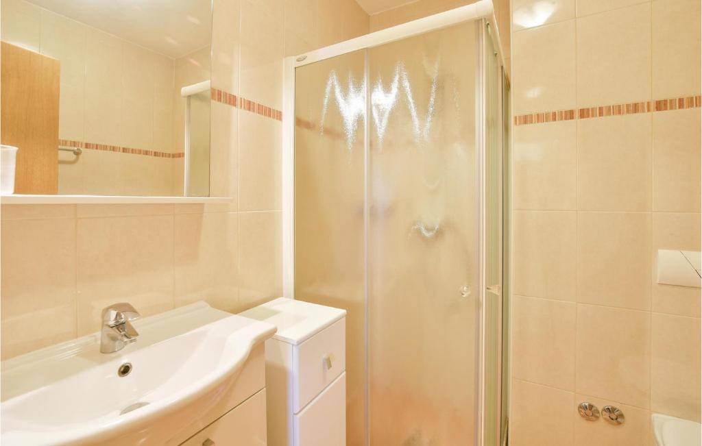 Koupelna v ubytování One-Bedroom Apartment In Stanici