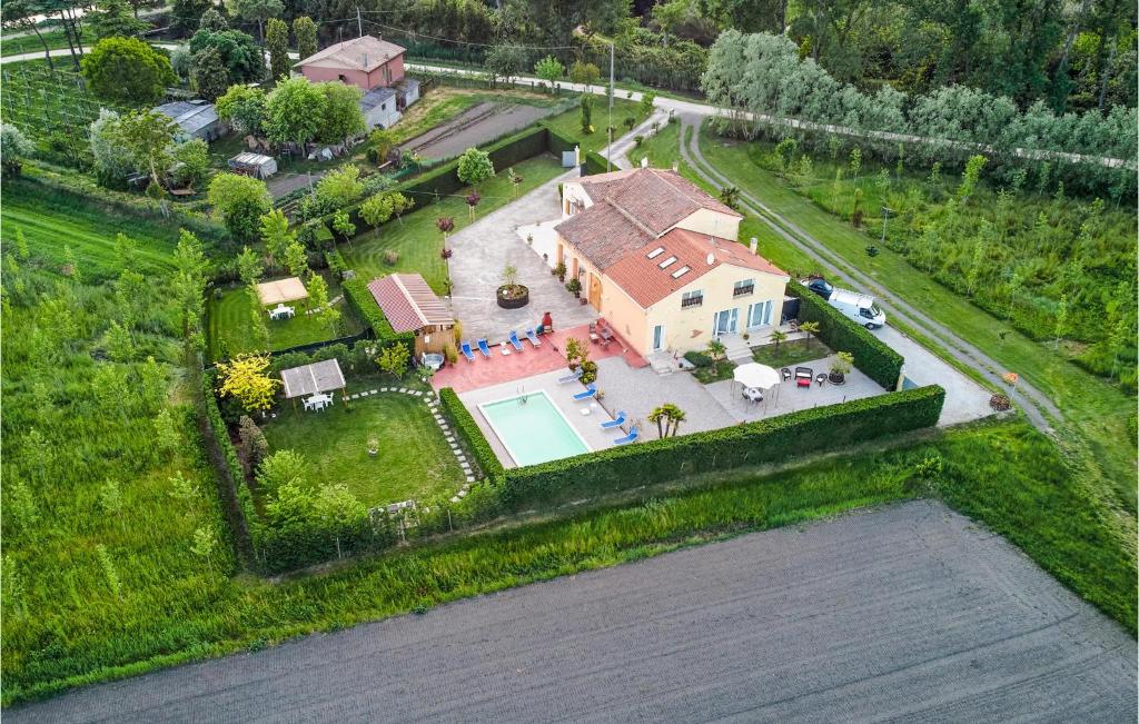widok z lotu ptaka na dom z basenem w obiekcie Casa Sofia w mieście Santa Margherita