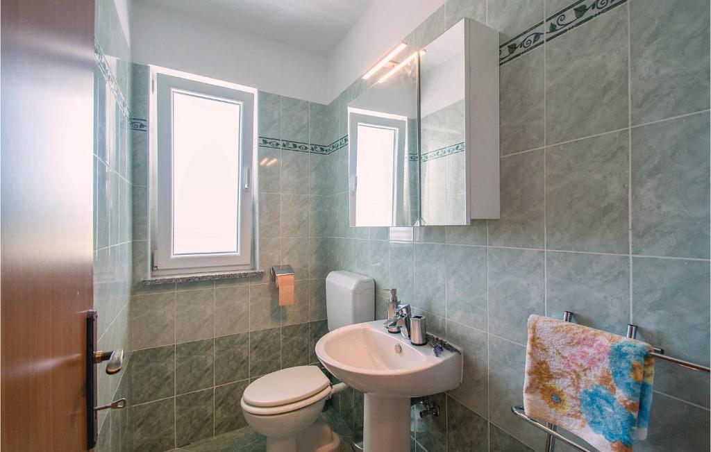 Kúpeľňa v ubytovaní 2 Bedroom Awesome Apartment In Labin