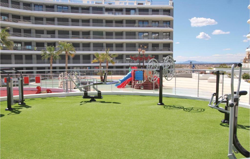 Herní místnost nebo prostor pro děti v ubytování Gorgeous Apartment In Elche With Sauna