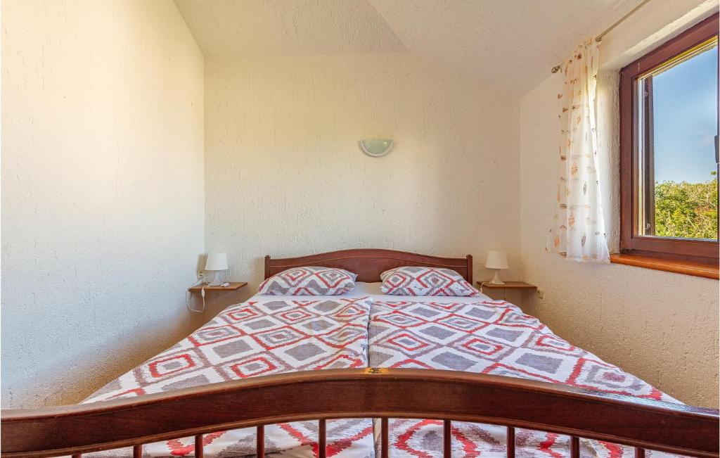 Posteľ alebo postele v izbe v ubytovaní Amazing Apartment In Nin With Wifi