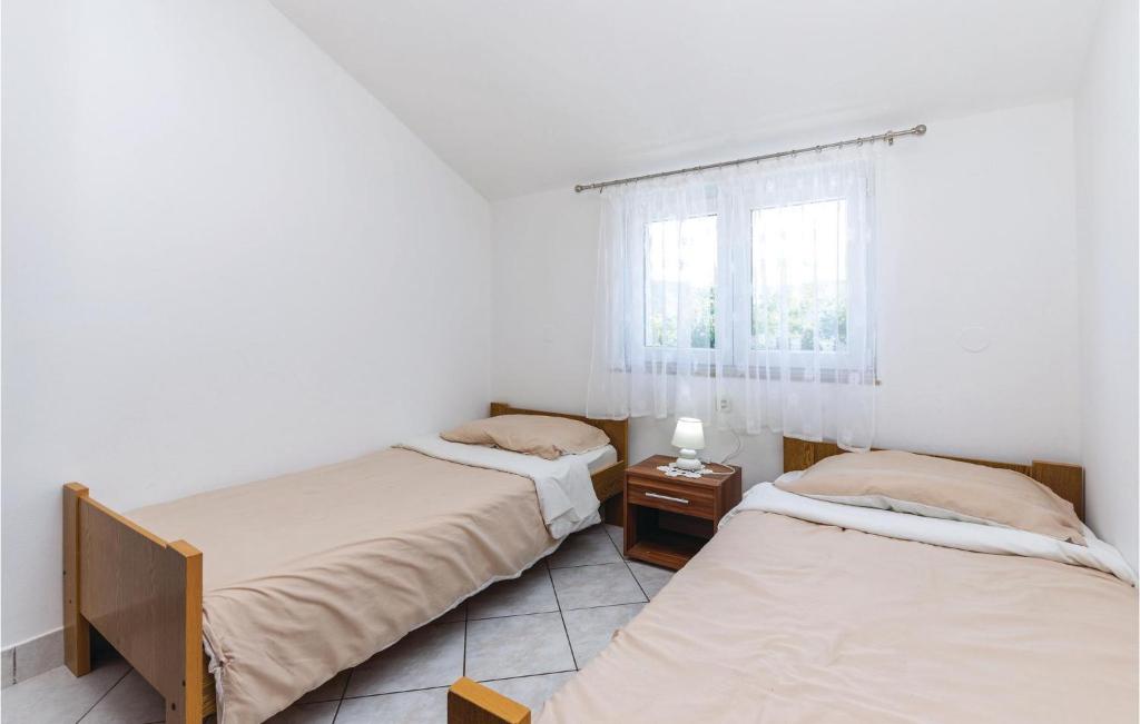 Postel nebo postele na pokoji v ubytování Cozy Apartment In Crikvenica With Wifi