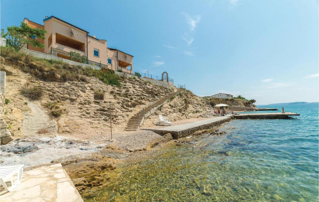 2 Bedroom Lovely Apartment In Vlasici