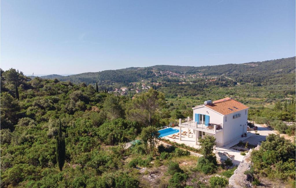 Fotografie z fotogalerie ubytování Three-Bedroom Holiday Home In Zrnovo v destinaci Korčula