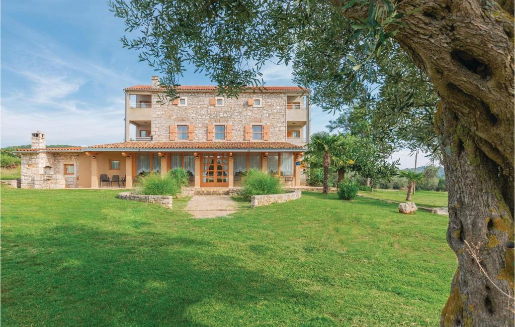 Vonkajšia záhrada v ubytovaní Awesome Home In Rovinj