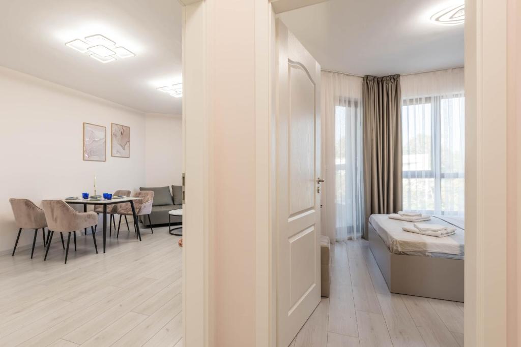 Postel nebo postele na pokoji v ubytování Luxurious and panoramic apartments at the beach in La Mer complex